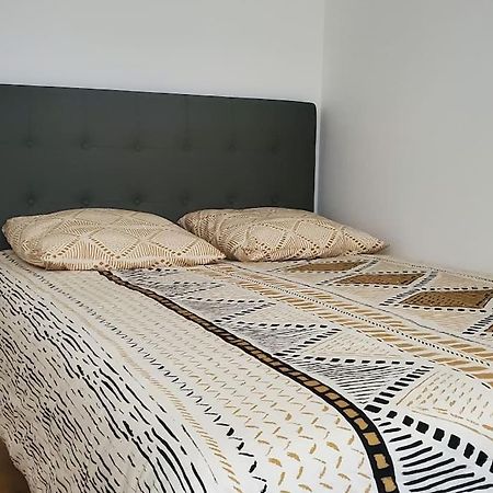 Tulsa Home - Superbe Appartement De Deux Chambres - Avec Terrasse Privee Osny Bagian luar foto
